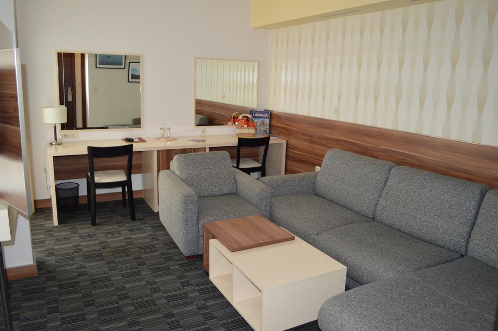Hotel Lighthouse Igalo Room photo