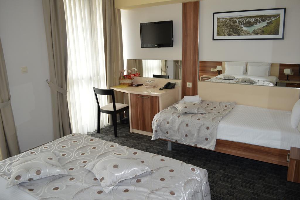 Hotel Lighthouse Igalo Room photo