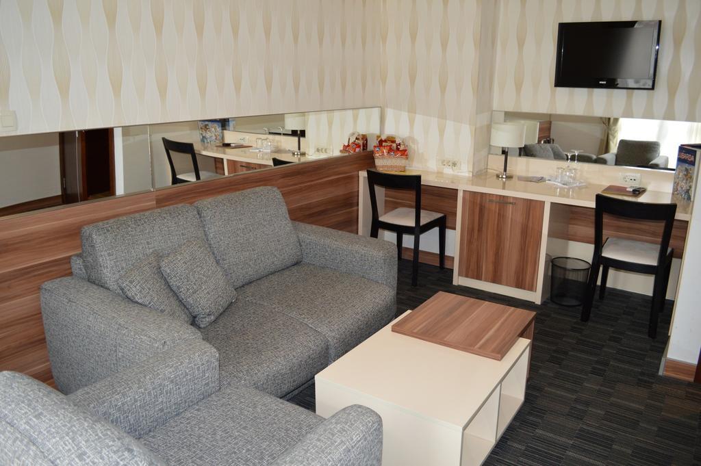 Hotel Lighthouse Igalo Room photo